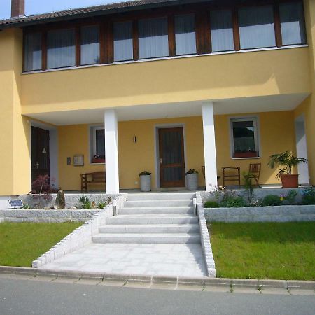 Ferienwohnung Im Alten Schulhaus - Keine Monteure Plech Kültér fotó