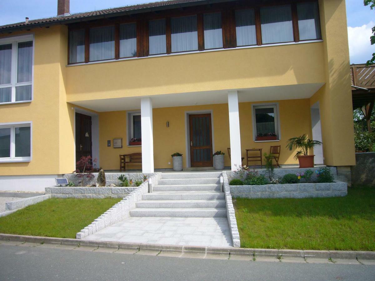 Ferienwohnung Im Alten Schulhaus - Keine Monteure Plech Kültér fotó